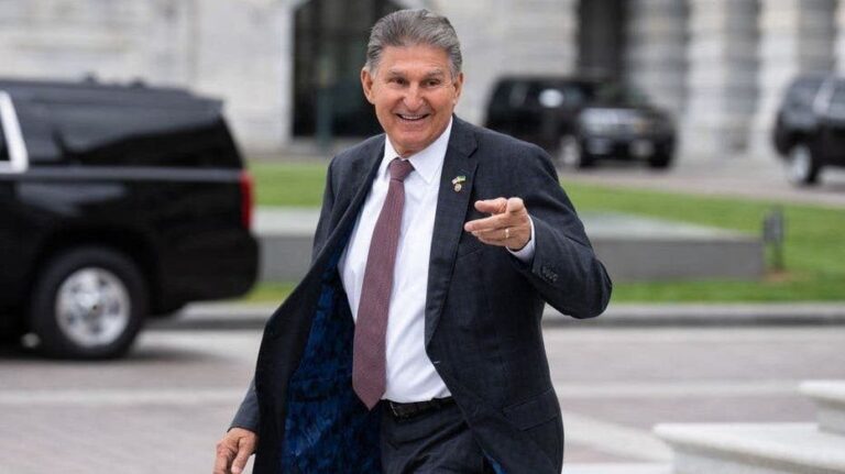 Manchin slams ‘17 educated idiots’ that were advising Biden during COVID