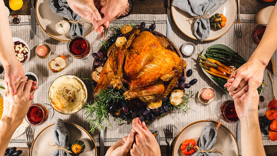 Americans' least-favorite Thanksgiving dish, plus travel expert says 'pack your patience' this holiday