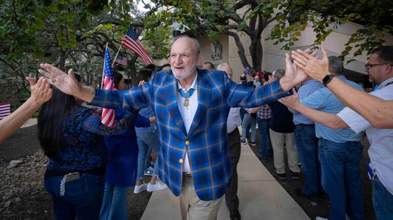 Veterans deserve 'national moment of gratitude' on Veterans Day to help heal 'unseen wounds'