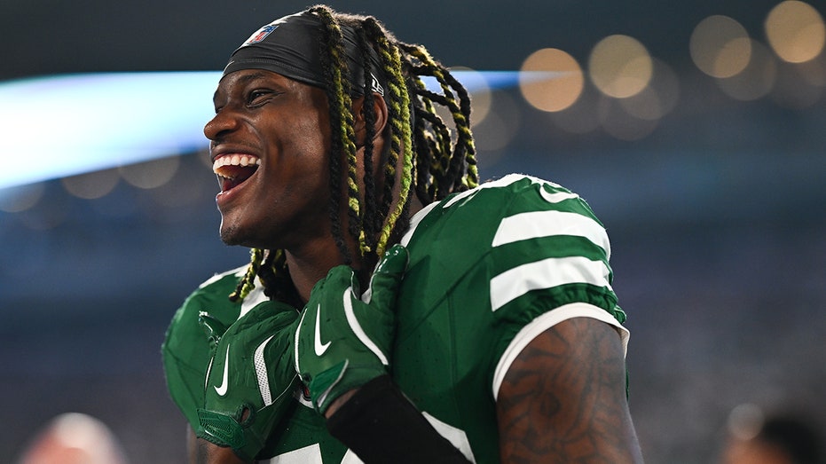 Jets star Quincy Williams pulls off perfect Joker costume for Halloween matchup vs. Texans