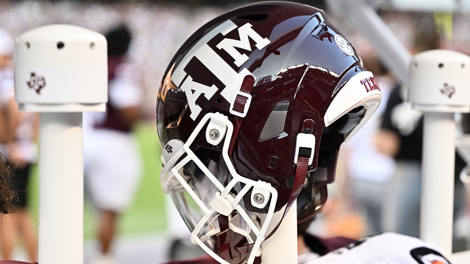 Texas A&M superfan proposes to girlfriend during ESPN's 'College GameDay' ahead of rivalry game vs. Texas