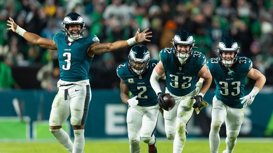 Eagles defeat Commanders in pivotal divisional game with 4th quarter surge