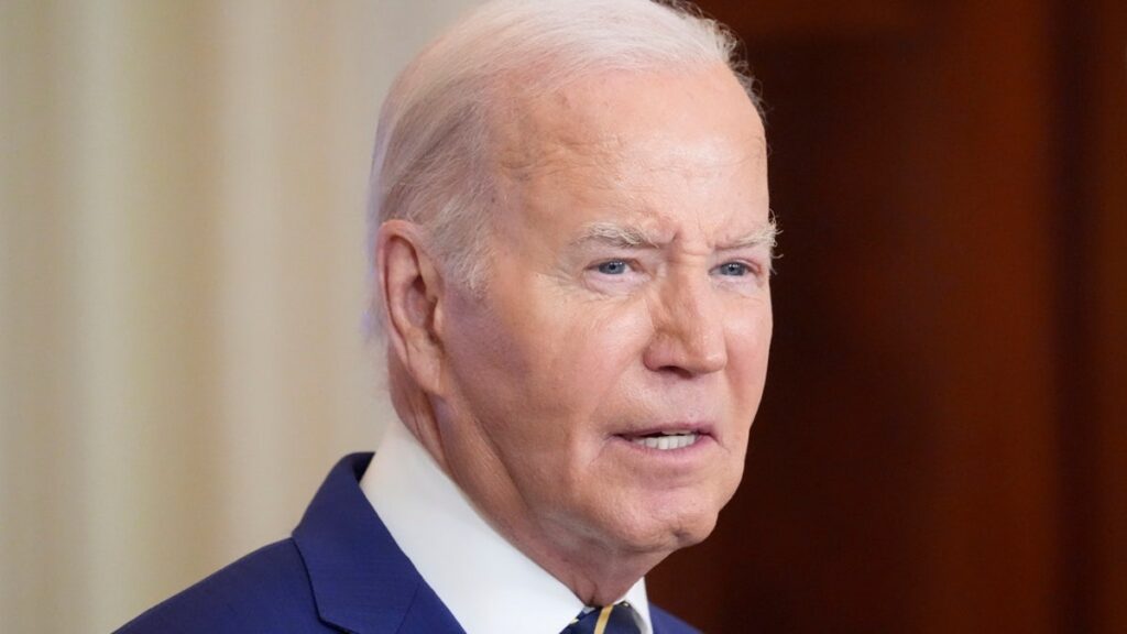 Fox News Poll: Negative economic and political ratings for Biden as he exits