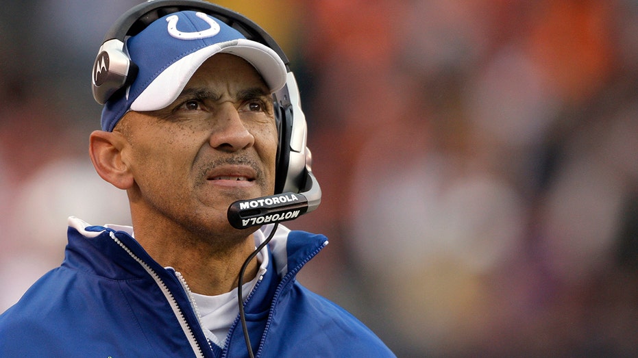 Legendary NFL coach Tony Dungy talks cursing at players in locker room