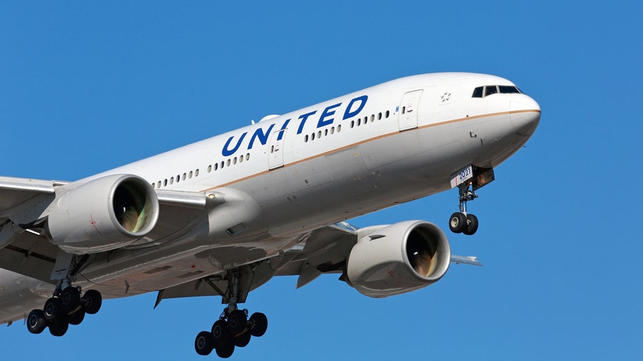 Body found in wheel well of United Airlines Christmas Eve flight from Chicago to Maui