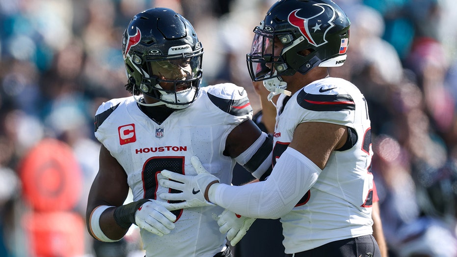 Texans' Azeez Al-Shaair comes under scrutiny over Trevor Lawrence hit, pro-Palestinian cleats