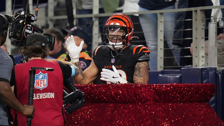 Bengals' Chase Brown upset with fine for jumping into Salvation Army kettle: 'It's bait'