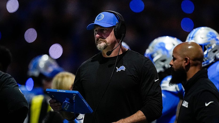 Dan Campbell acknowledges Lions' Dan Skipper as he vomits during impassioned postgame victory speech