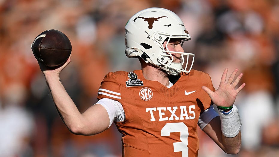 Texas holds off Clemson's comeback to advance in College Football Playoff