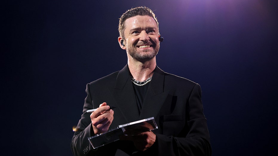 Justin Timberlake suffers mortifying wardrobe malfunction at Nashville concert