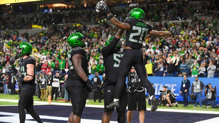 No. 1 Oregon staves off valiant Penn State effort to win Big Ten title