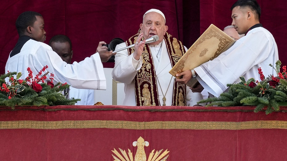 Pope Francis addresses Ukraine, Middle East in Christmas Day message: 'May the sound of weapons be silenced'