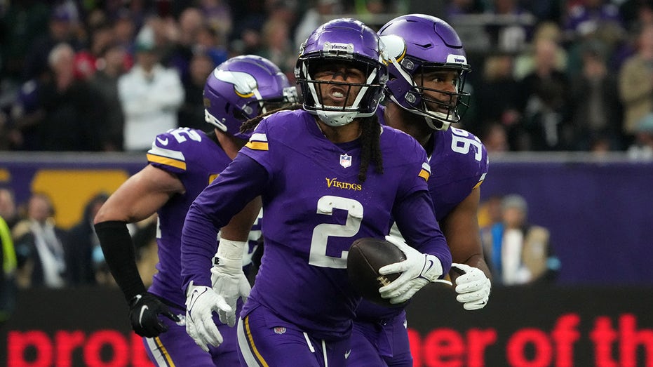 Vikings cornerback exudes confidence as playoffs approach: 'We can do something special this year'