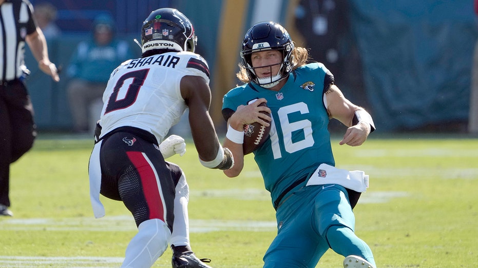 Jaguars' Trevor Lawrence takes huge hit from Texans' Azeez Al-Shaair, sparking brawl