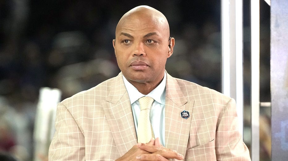 Charles Barkley places blame on politicians for 'making us fight with each other'