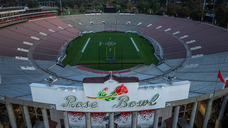 Rose Bowl half-marathon and 5K postponed due to wildfires