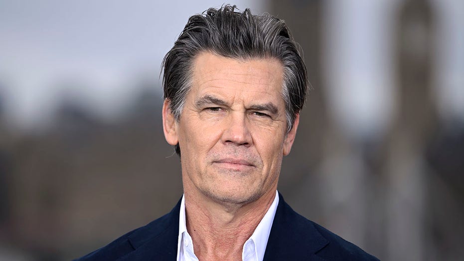 Josh Brolin contracted Bell's Palsy due to extreme stress