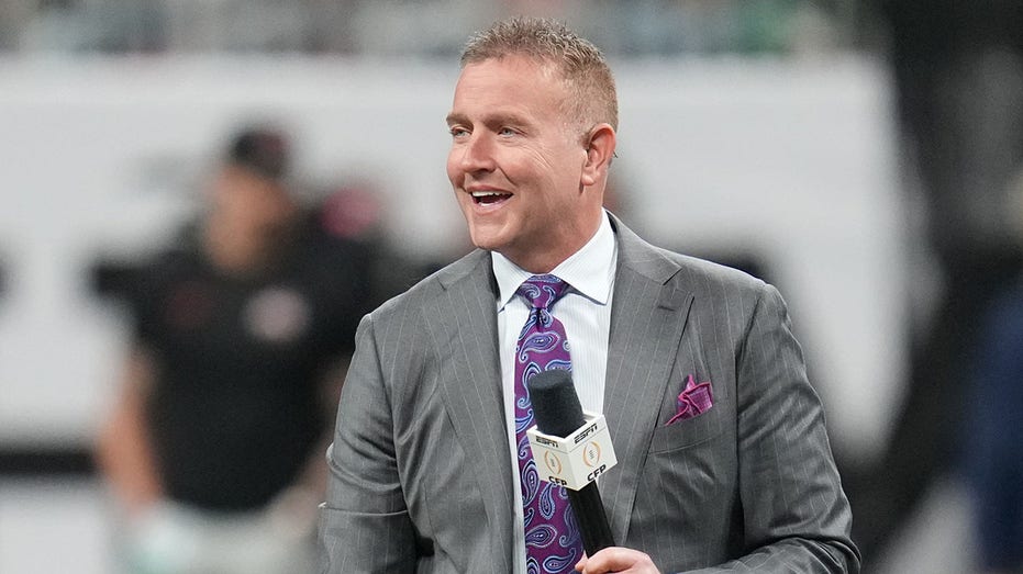 Kirk Herbstreit, Ohio State football alum, breaks down during broadcast after Buckeyes win national title