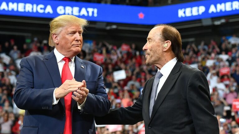 'God Bless the USA' singer Lee Greenwood says it's a 'privilege' to perform his hit song for Trump