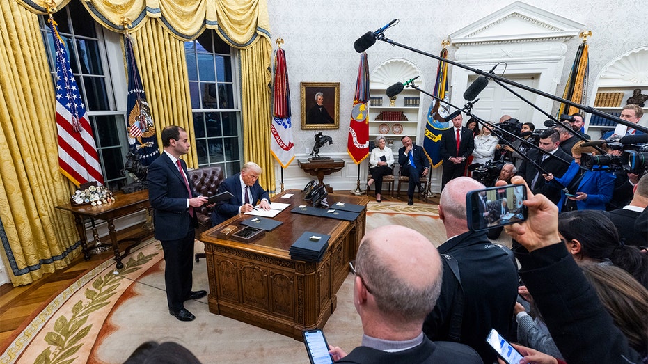 Inside the Oval Office: What Biden décor did Trump ditch?