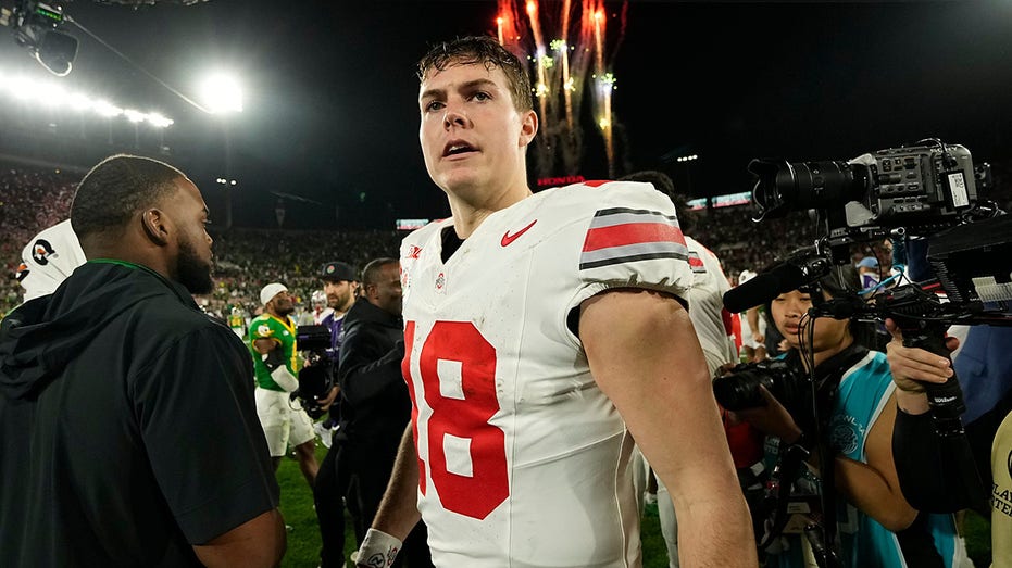 Ohio State quarterback Will Howard unable to take Rose Bowl celebration stage: 'They're blocking me'