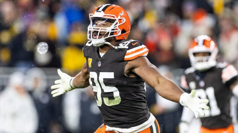 Myles Garrett, Browns at odds about his future with team; star lineman not open to extension: report