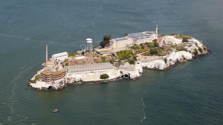 Pro boxing match could take place at Alcatraz this summer: report