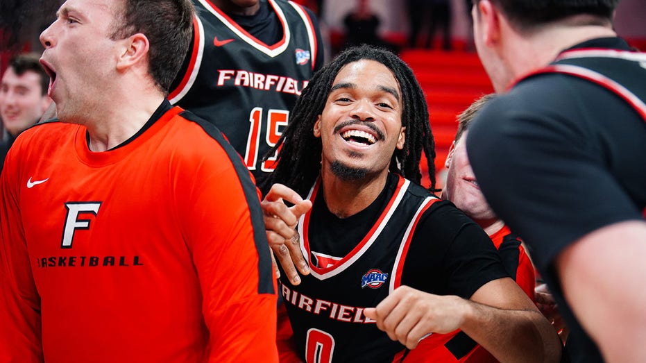 Fairfield's Deon Perry nails incredible 70-foot game-winning shot to beat rival Marist