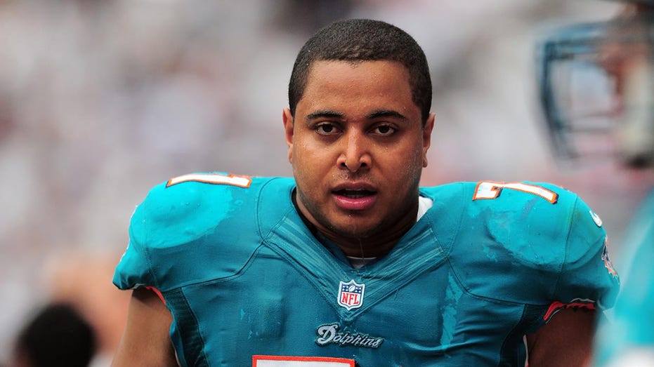 Ex-Dolphins lineman Jonathan Martin walks back bullying allegations against teammate that caused NFL scandal