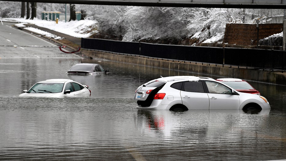 Kentucky mother, 7-year-old daughter among 9 dead from flooding