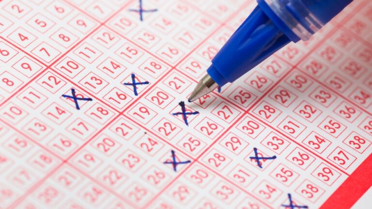 Man plans 'extended' travel after winning lottery by playing same numbers for years