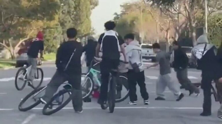 Man assaulted by as many as 30 teenage bicyclists in Los Angeles, police say