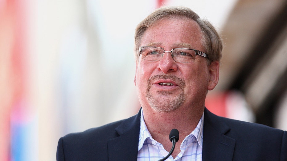 Social media pounces on Rick Warren tweet about Jesus: 'You’ll find him in the middle'