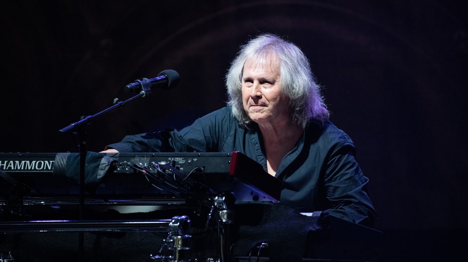 Kansas frontman Ronnie Platt diagnosed with cancer, cancels concerts