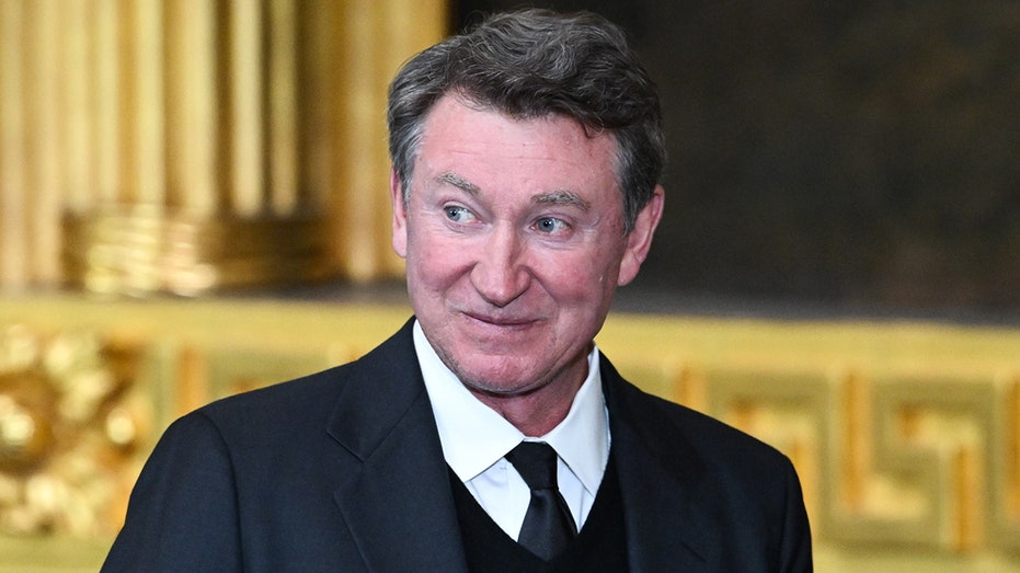 Trump declares Wayne Gretzky ‘free agent' after NHL legend supports Canada ‘remaining a separate country’