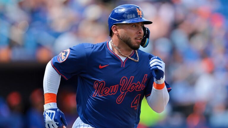 Mets starting catcher Francisco Alvarez out 6-8 weeks with broken left hand