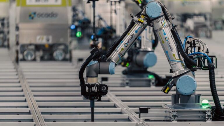 The AI-powered robot army that packs your groceries in minutes