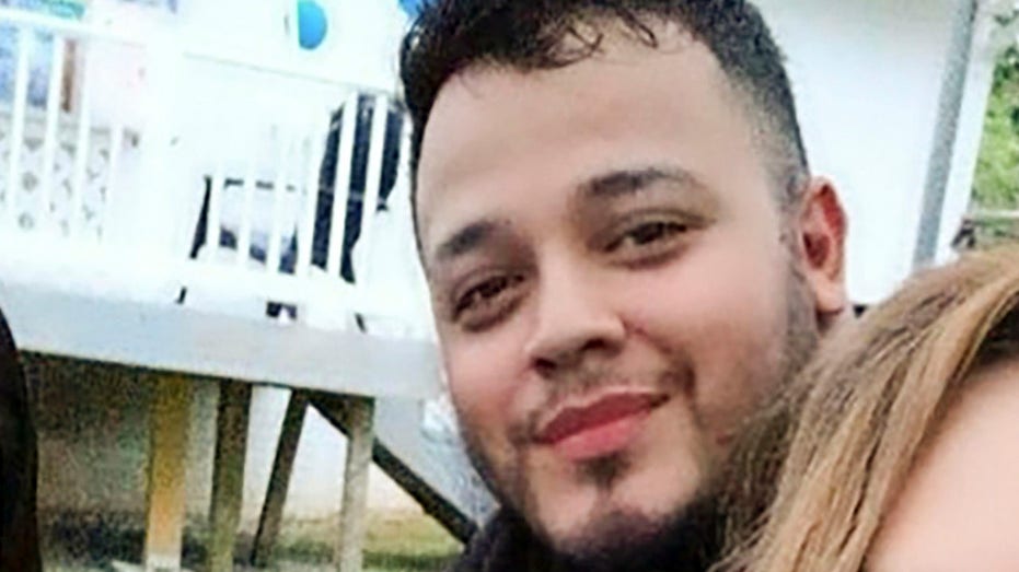 4 more Dems travel to El Salvador to push for Abrego Garcia's return to US