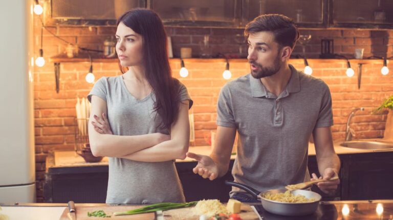 Woman rants about chicken dinner uproar with boyfriend, igniting social media debate