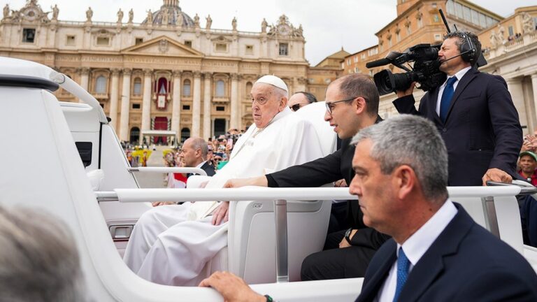 Pope Francis dead at 88 and more top headlines