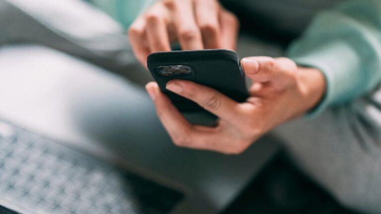 Ever had an email disappear? This is what to do on your Phone to fix it