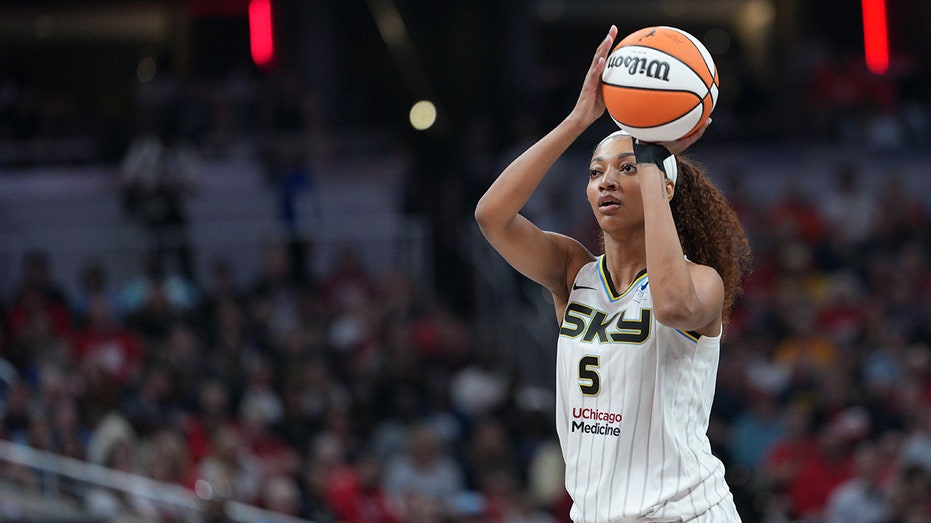 Angel Reese 'owes' Fever fans 'an apology' after WNBA finds no evidence of hateful remarks, senator says