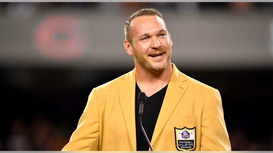 Bears legend Brian Urlacher shares stance on trans athletes in girls' sports as issue rocks Illinois
