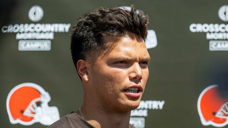 Dillon Gabriel gives perfect response to Shedeur Sanders comparison question: 'Just divides the team'