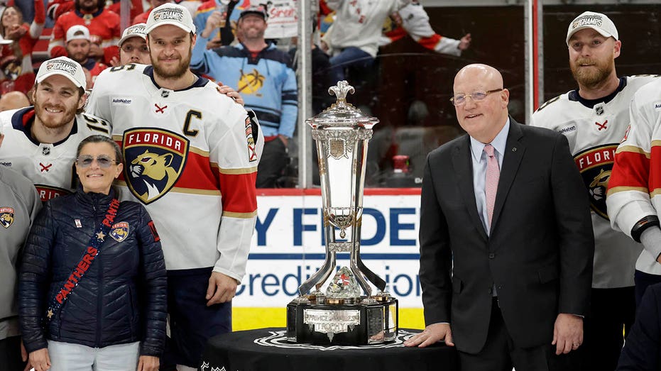 Panthers advance to Stanley Cup Final with win over Hurricanes, refuse to touch Prince of Wales Trophy