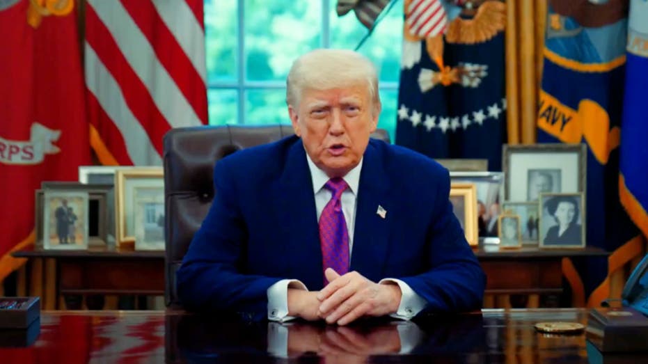 Trump signs EO offering illegal migrants 'exit bonus' in first-ever self-deportation program