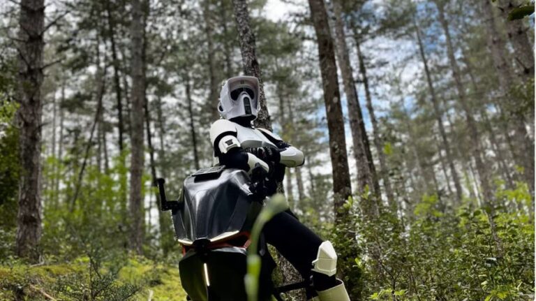 Flying motorcycle zooms at 124 mph without touching the ground