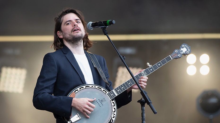 Ex-Mumford & Sons guitarist criticizes music industry for silence after Boulder antisemitic attack