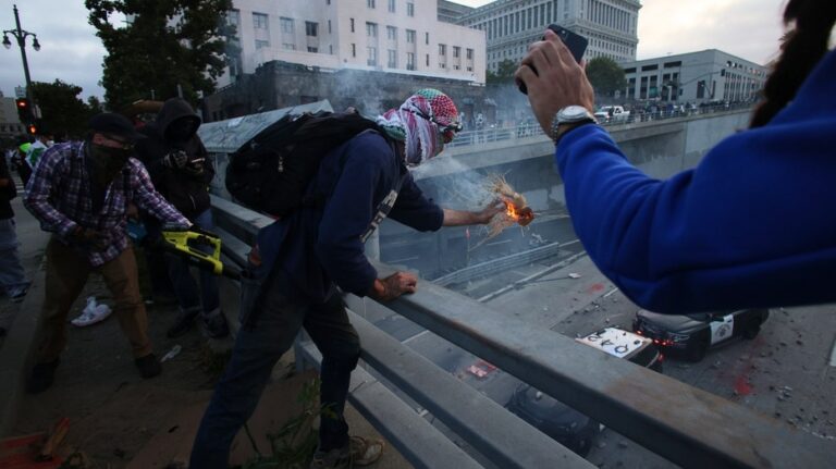 Rioters smash windows at LAPD headquarters as anti-ICE agitators clash with authorities