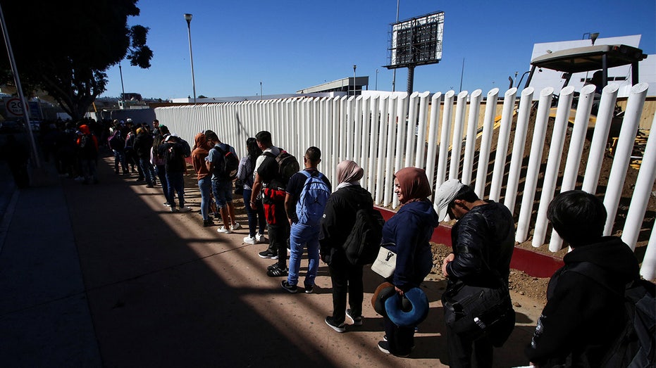 Illinois projected to spend $2.5B on migrants by end of 2025, report claims